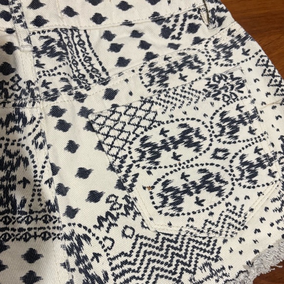 NWOT Bullhead denim co High Rise Shorts. Size 5. - Picture 8 of 9